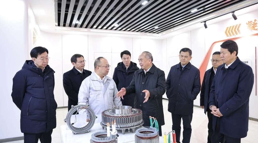 开足马力“赶订单”，奋力冲刺“开门红”  | 山东省委书记林武调研爱游戏在线注册-官方网站临沂工厂新能源电驱动项目